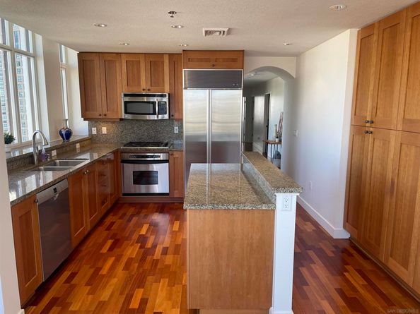 700 W Harbor 2501, San Diego CA 92101