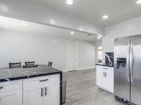 1840 Locust St, San Diego CA 92106
