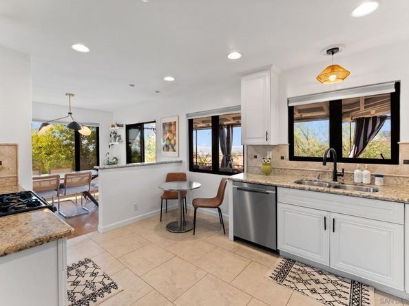 9586 Alto Dr, La Mesa CA 91941