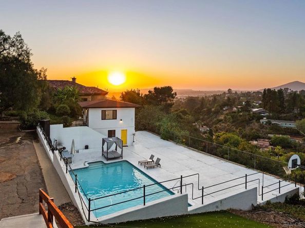 9586 Alto Dr, La Mesa CA 91941