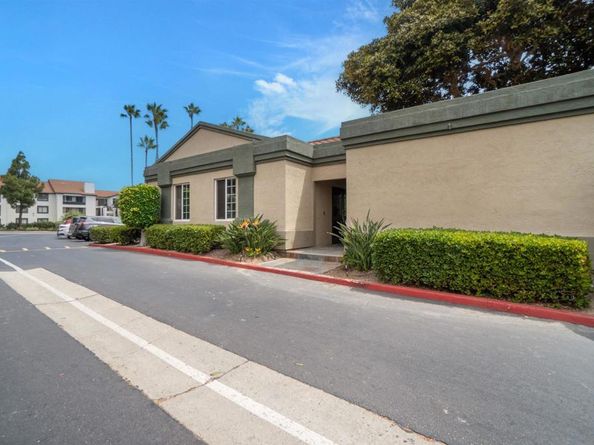 7405 Charmant Dr 2214, San Diego CA 92122