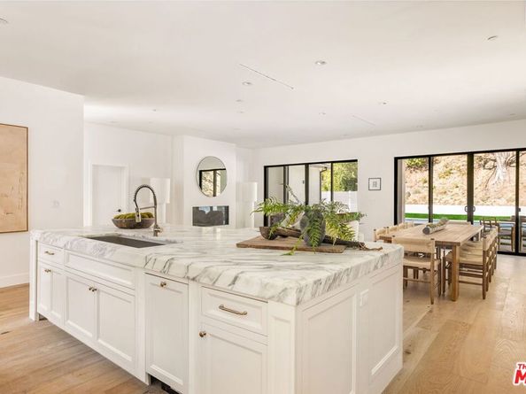 16815 Shileno Place, Encino CA 91436
