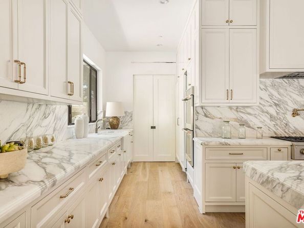 16815 Shileno Place, Encino CA 91436