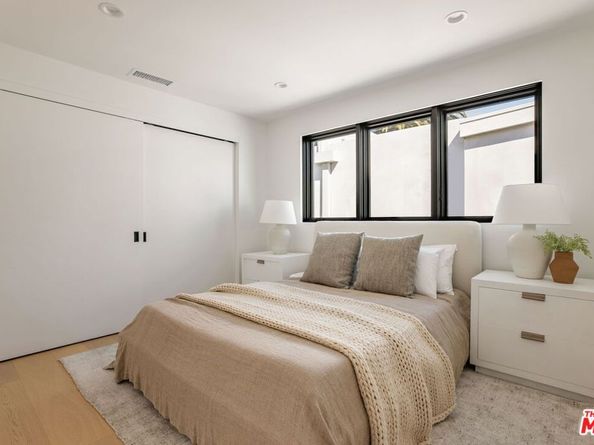 822 Superba Avenue, Venice CA 90291