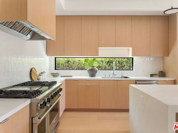 822 Superba Avenue, Venice CA 90291