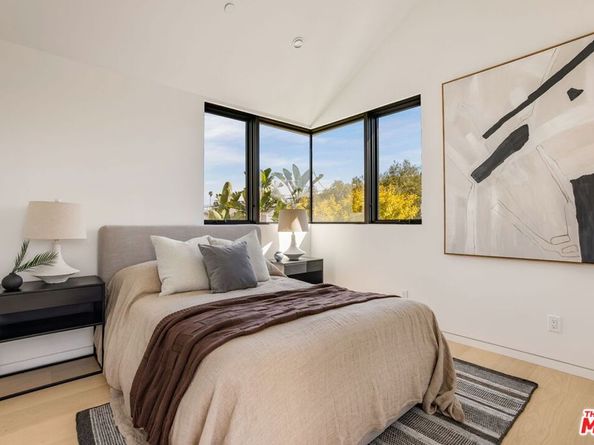 822 Superba Avenue, Venice CA 90291
