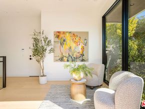 822 Superba Avenue, Venice CA 90291