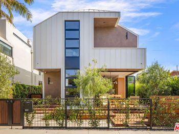 822 Superba Avenue