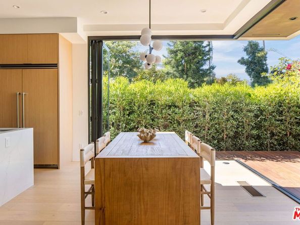 822 Superba Avenue, Venice CA 90291