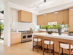 822 Superba Avenue, Venice CA 90291