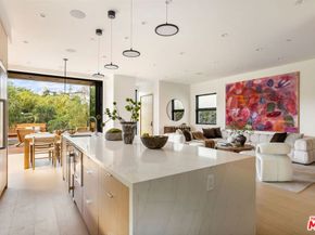 822 Superba Avenue, Venice CA 90291
