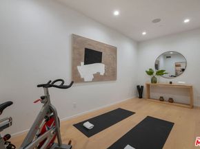 822 Superba Avenue, Venice CA 90291