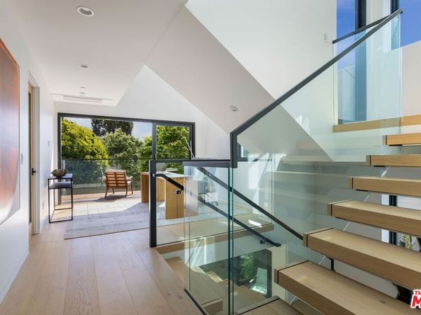 822 Superba Avenue, Venice CA 90291