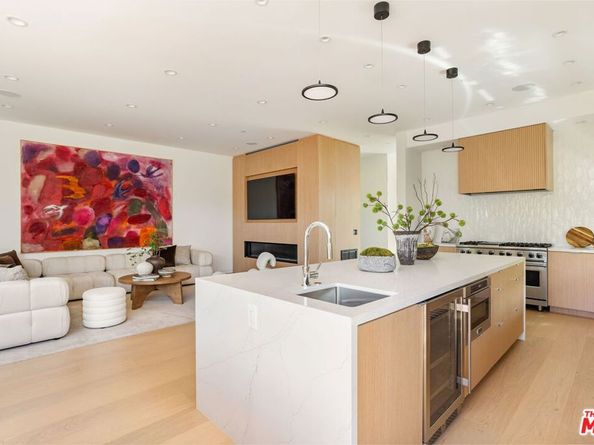 822 Superba Avenue, Venice CA 90291