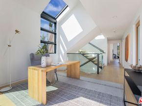 822 Superba Avenue, Venice CA 90291