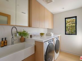 822 Superba Avenue, Venice CA 90291