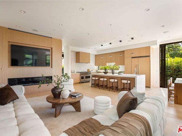 822 Superba Avenue, Venice CA 90291