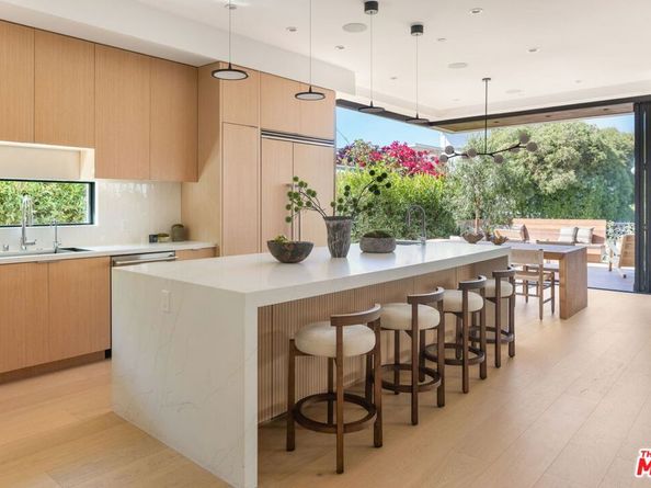 822 Superba Avenue, Venice CA 90291