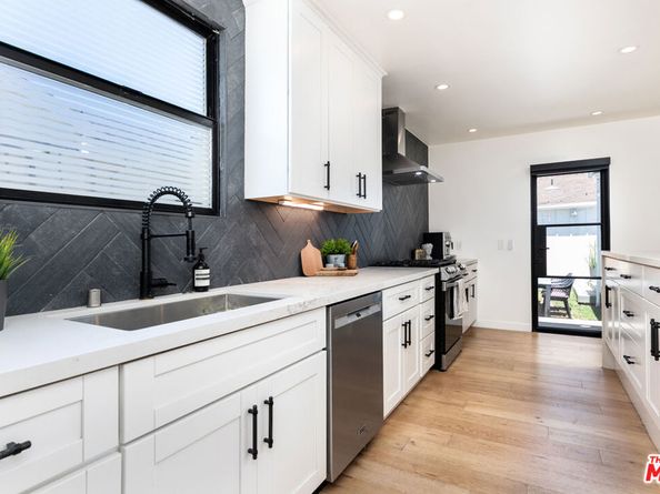 13817 Bessemer Street, Valley Glen CA 91401