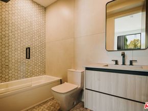 515 N Harper Avenue, Los Angeles CA 90048