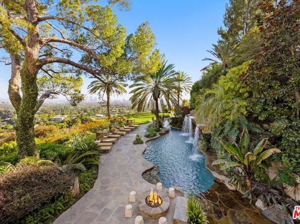 10066 Cielo Drive, Beverly Hills CA 90210