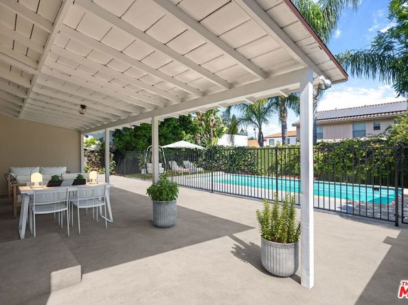 15519 Huston Street, Encino CA 91436