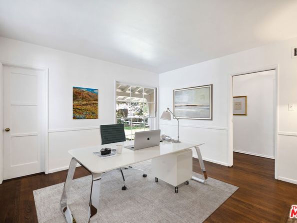 15519 Huston Street, Encino CA 91436