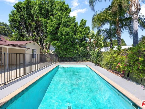 15519 Huston Street, Encino CA 91436