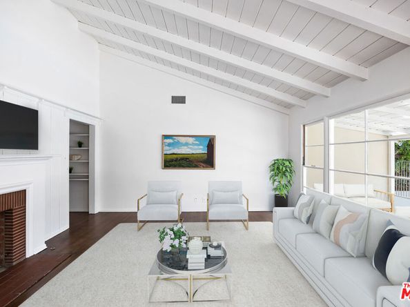 15519 Huston Street, Encino CA 91436