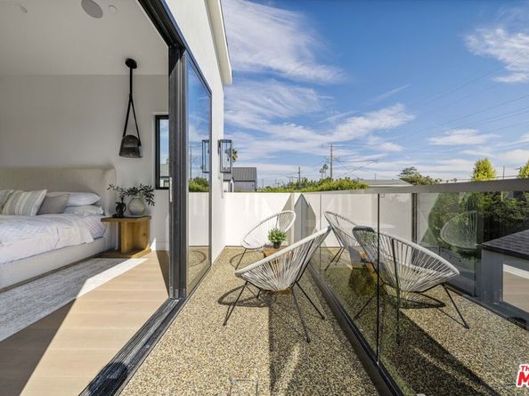 4220 Kenyon Avenue, Los Angeles CA 90066