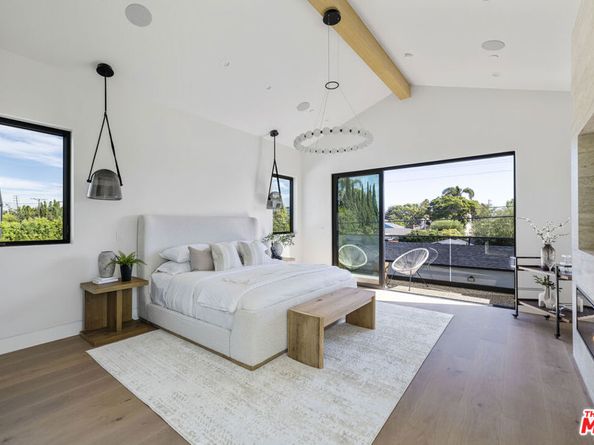4220 Kenyon Avenue, Los Angeles CA 90066