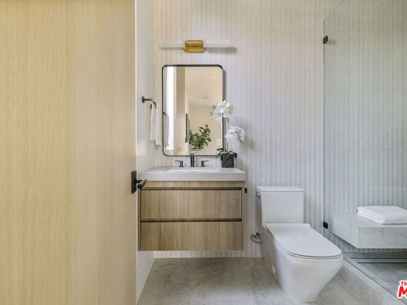 4220 Kenyon Avenue, Los Angeles CA 90066