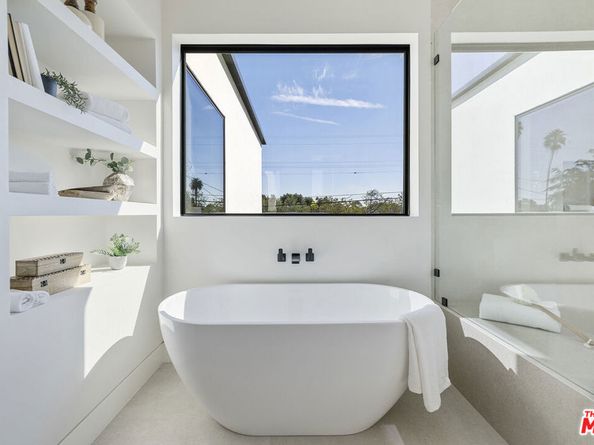 4220 Kenyon Avenue, Los Angeles CA 90066