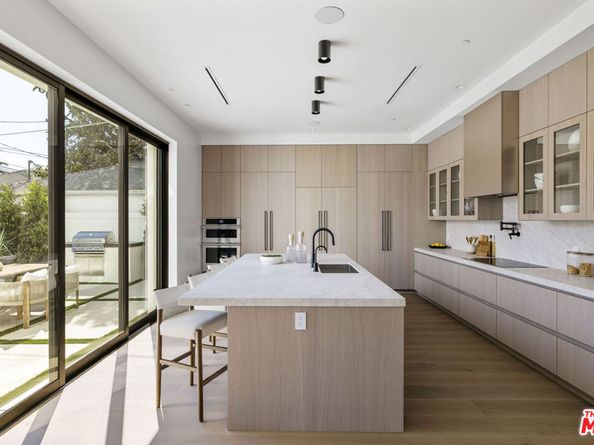 4220 Kenyon Avenue, Los Angeles CA 90066