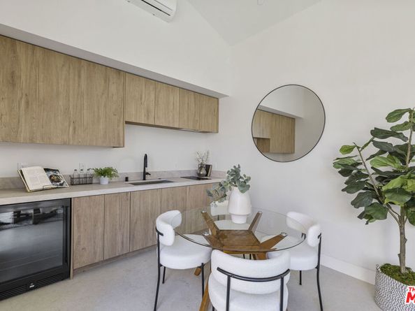 4220 Kenyon Avenue, Los Angeles CA 90066