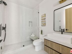 4220 Kenyon Avenue, Los Angeles CA 90066