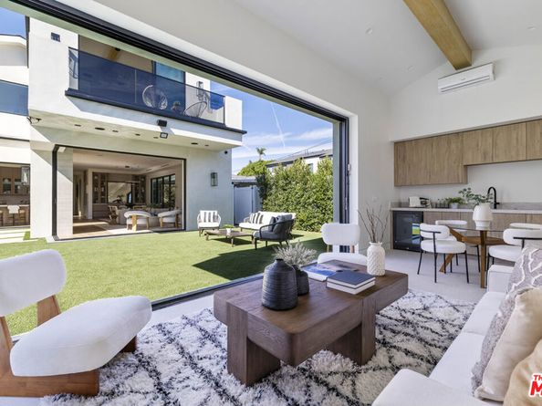 4220 Kenyon Avenue, Los Angeles CA 90066