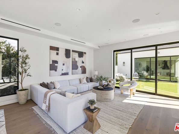 4220 Kenyon Avenue, Los Angeles CA 90066