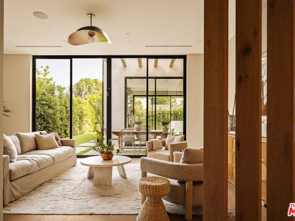 11556 Blix Street, Valley Village CA 91602