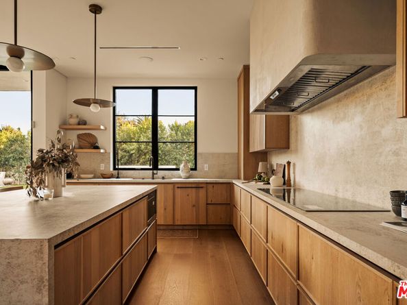 11556 Blix Street, Valley Village CA 91602