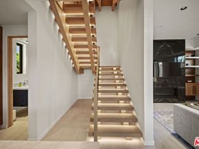 212 Bay Street 101, Santa Monica CA 90405