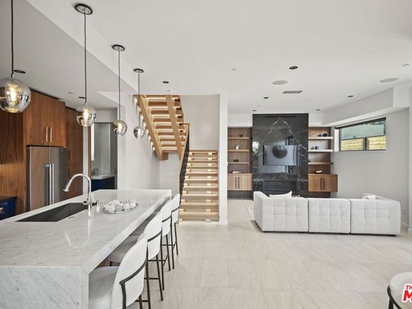 212 Bay Street 101, Santa Monica CA 90405