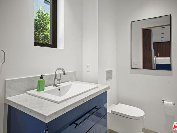 212 Bay Street 101, Santa Monica CA 90405