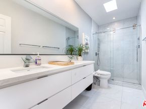 933 17th Street 14, Santa Monica CA 90403