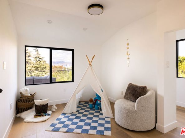 3744 Vineland Avenue, Studio City CA 91604