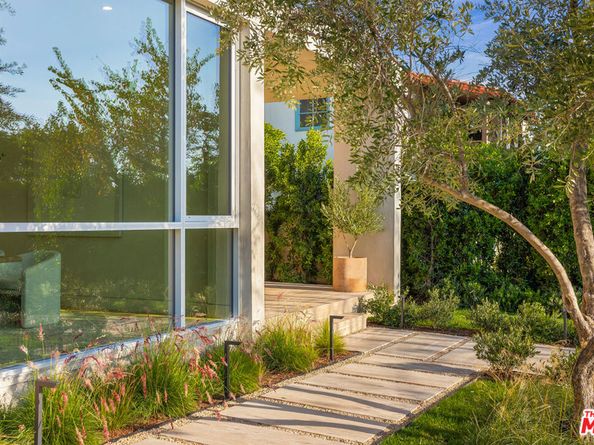 634 Moreno Avenue, Los Angeles CA 90049