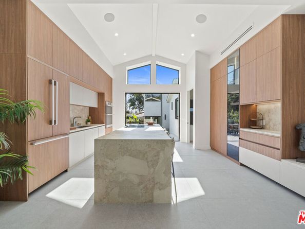 8982 Norma Place, West Hollywood CA 90069