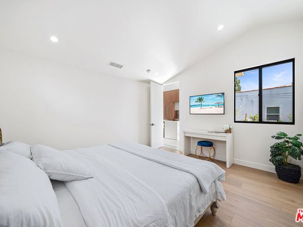 8982 Norma Place, West Hollywood CA 90069