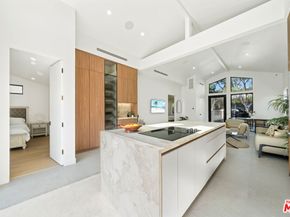 8982 Norma Place, West Hollywood CA 90069