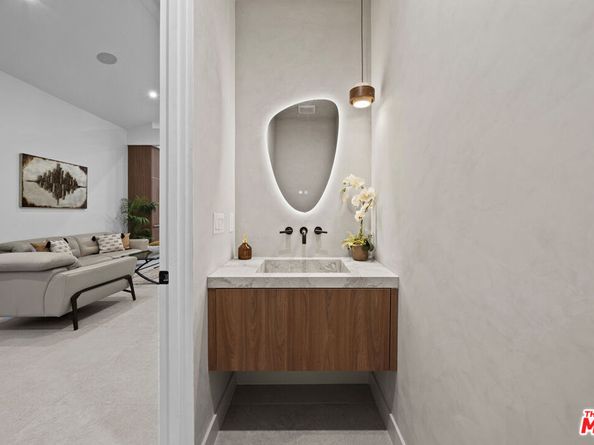 8982 Norma Place, West Hollywood CA 90069